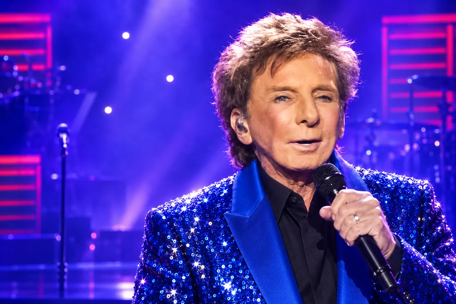 Barry Manilow cancels Las Vegas shows after bronchitis